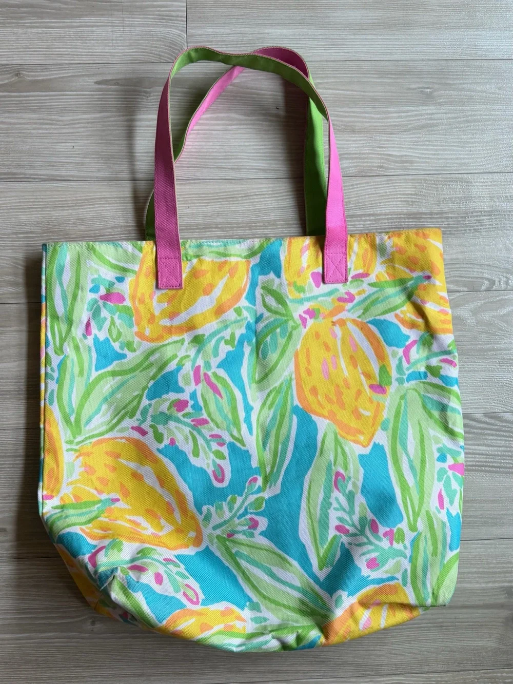 Lilly Pulitzer Tropical Print Tote / Estée Lauder